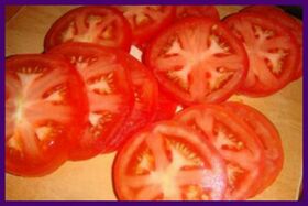 Os tomates axudarán a aliviar a dor e a pesadez nas pernas con varices